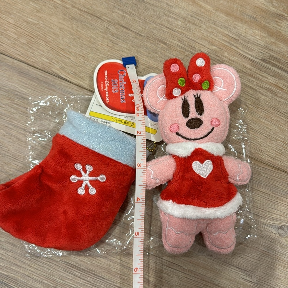 Tokyo Disney gingerbread cookie plush Minnie badge in stocking Christmas 2013 - Picture 3 of 4